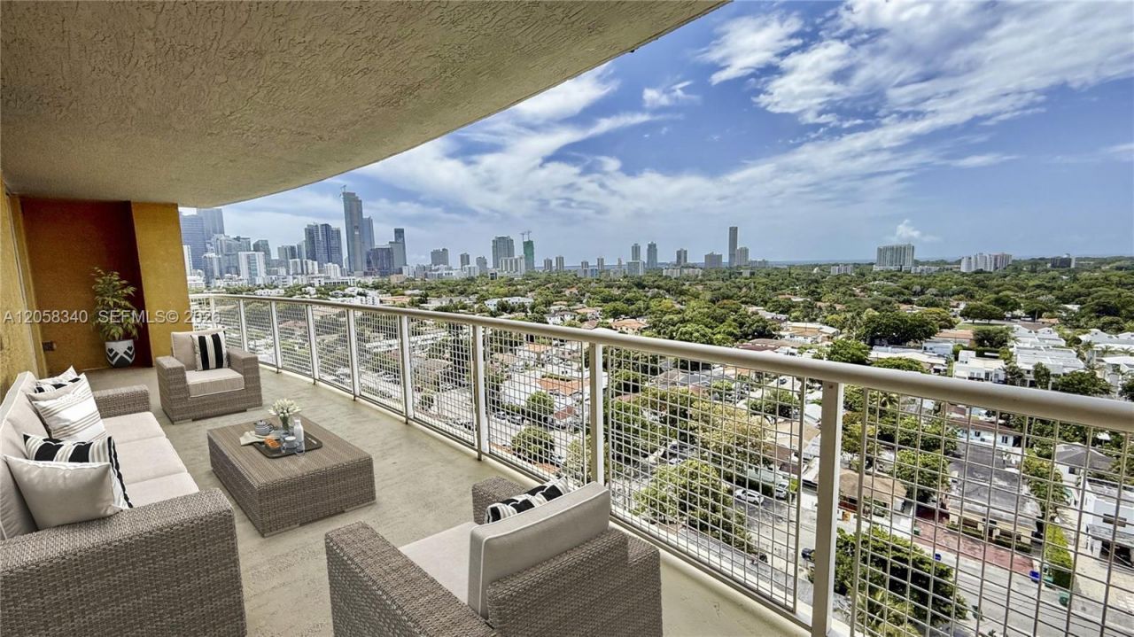 900 SW 8th St, Unit 1501, Miami, FL 33130 Photo