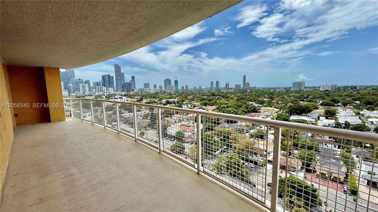 900 SW 8th St, Unit 1501, Miami, FL 33130 Photo