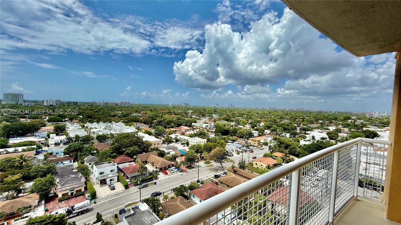 900 SW 8th St, Unit 1501, Miami, FL 33130 Photo