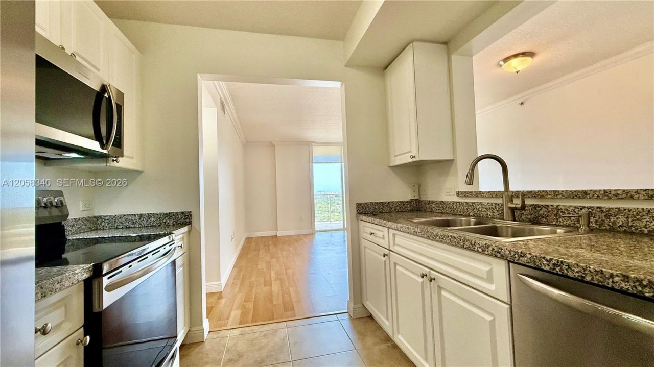 900 SW 8th St, Unit 1501, Miami, FL 33130 Photo