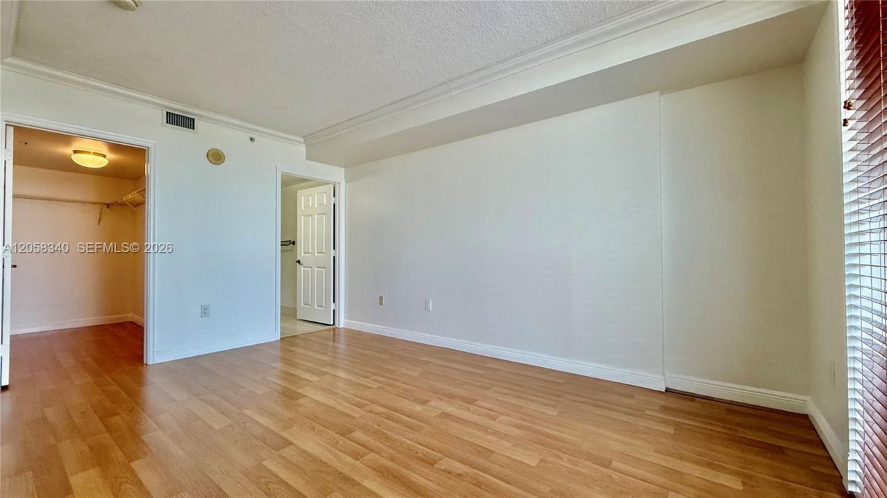 900 SW 8th St, Unit 1501, Miami, FL 33130 Photo