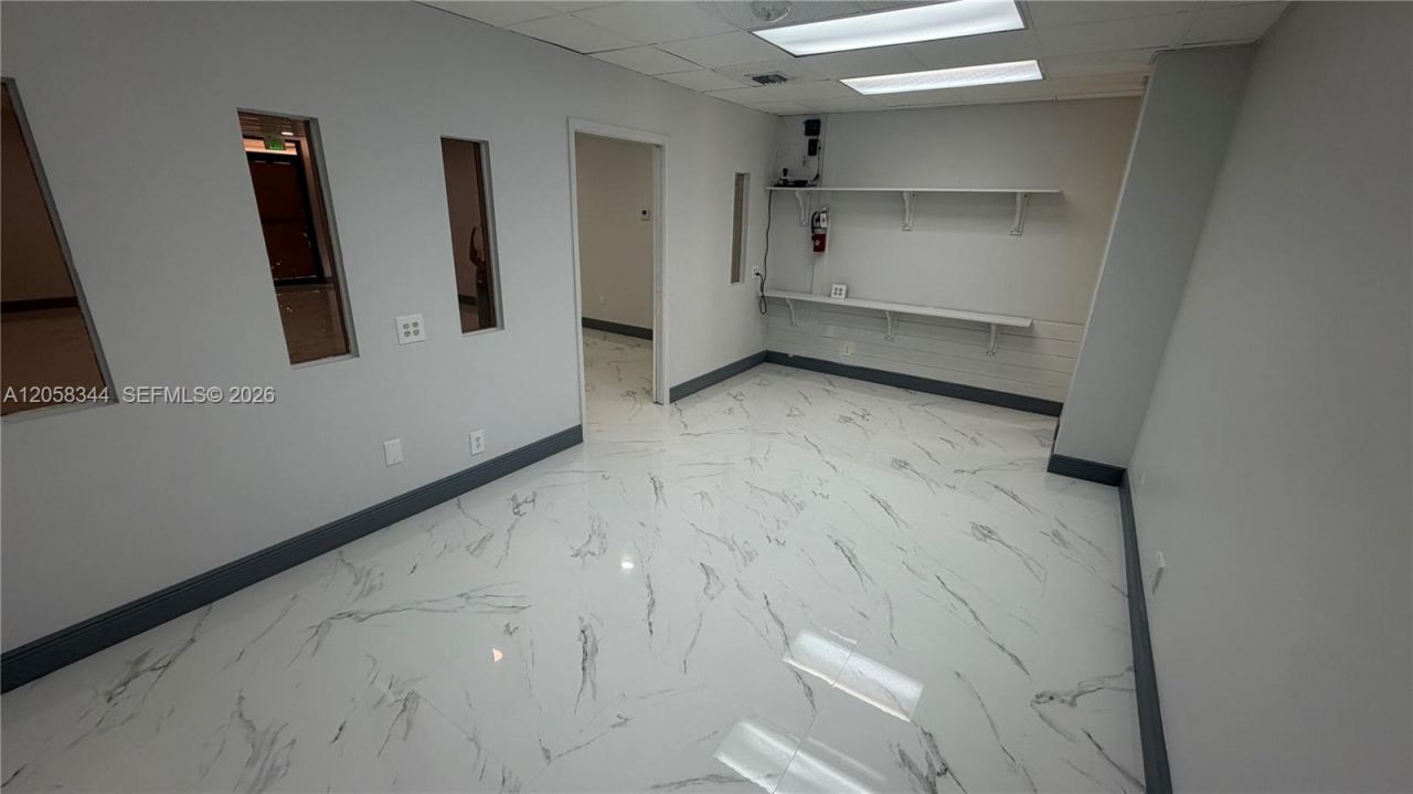 17001 N Bay Rd , Unit COMMERCIAL, Sunny Isles Beach, FL 33160 Photo