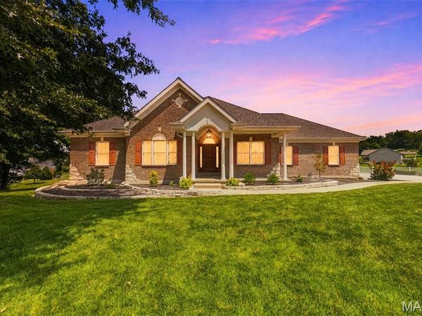 673 Royal Oak Court , Washington, MO 63090