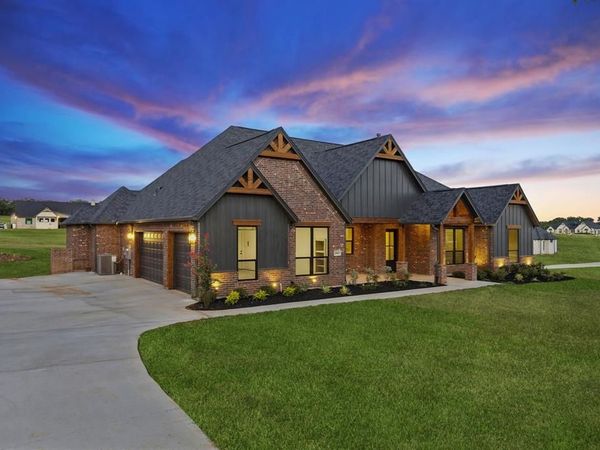 2043 Vaquero Drive, Weatherford, TX 76086