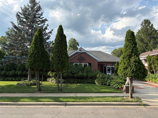 11 New York Avenue, Massapequa, NY 11758