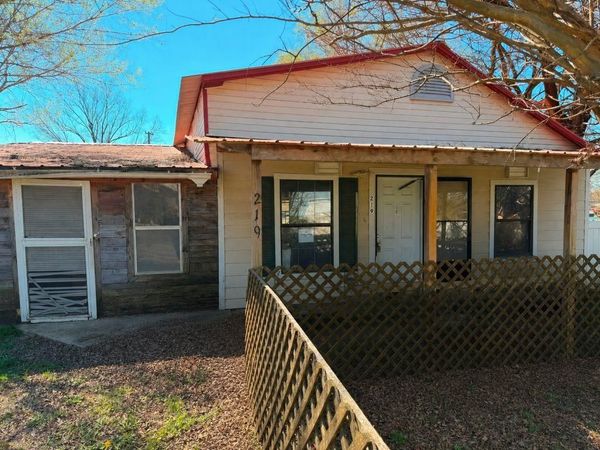219 E Hickory Street, Holdenville, OK 74848