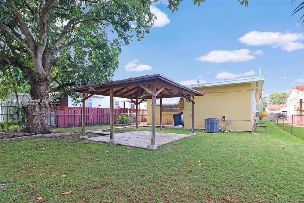 3330 SW 2, Miami, FL 33135 Photo