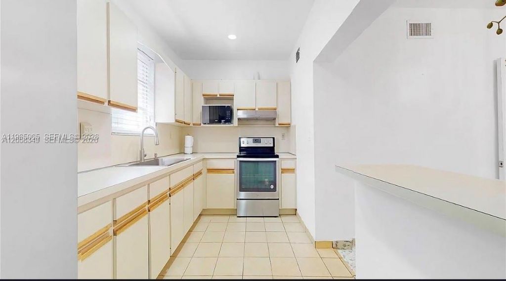 3330 SW 2, Miami, FL 33135 Photo