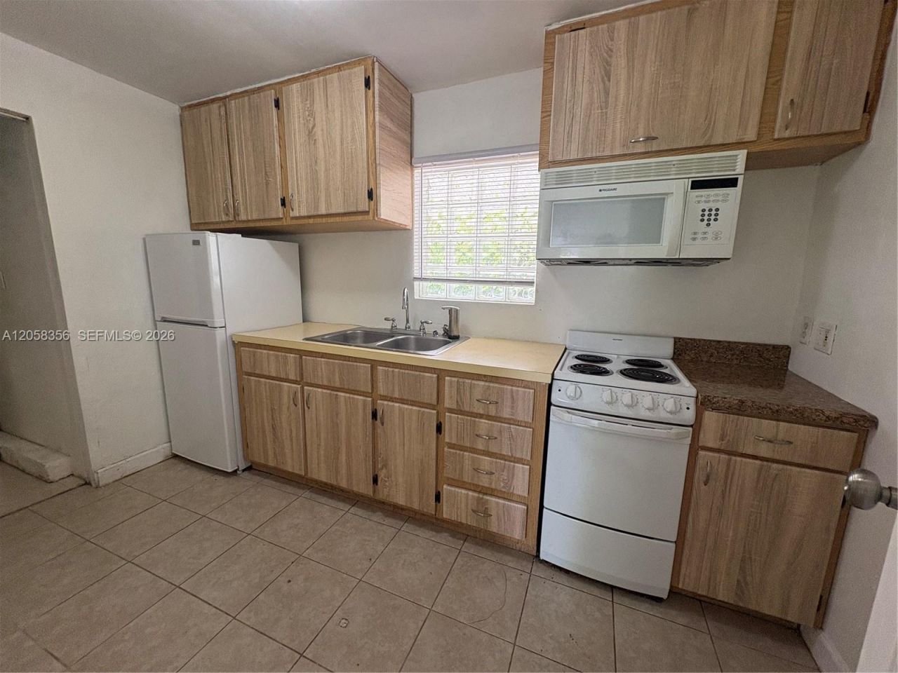 410 Pinecrest Dr, Unit 2, Miami Springs, FL 33166 Photo