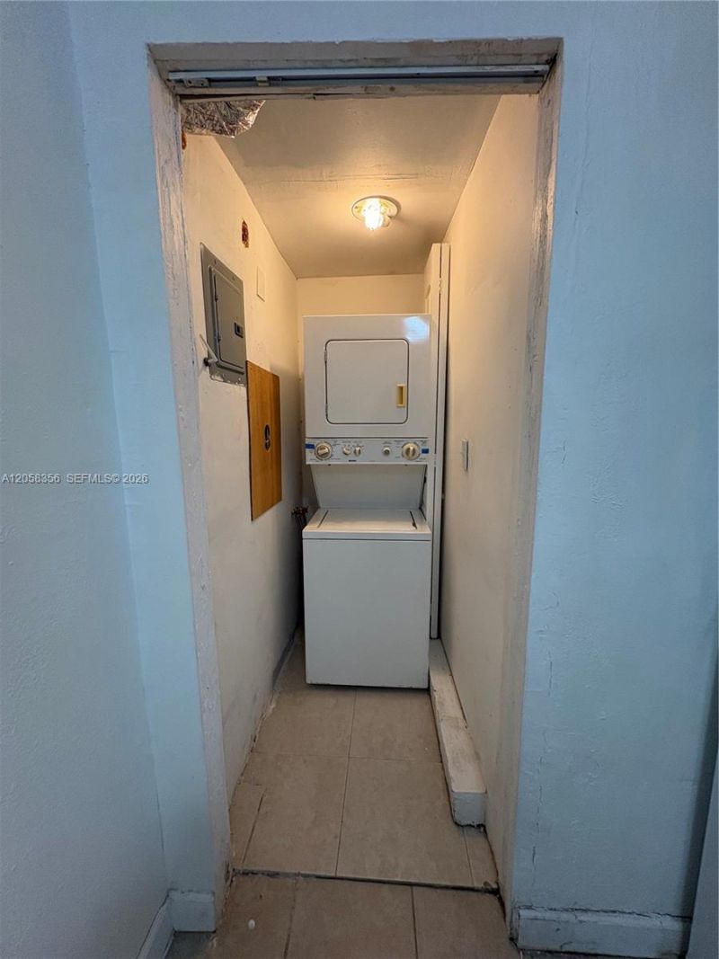 410 Pinecrest Dr, Unit 2, Miami Springs, FL 33166 Photo