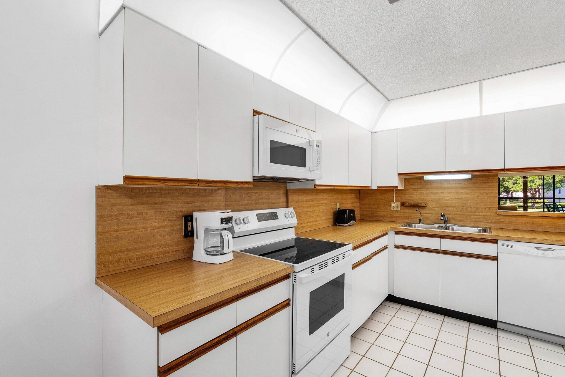 10137 Mangrove Drive, Unit 203, Boynton Beach, FL 33437 Photo