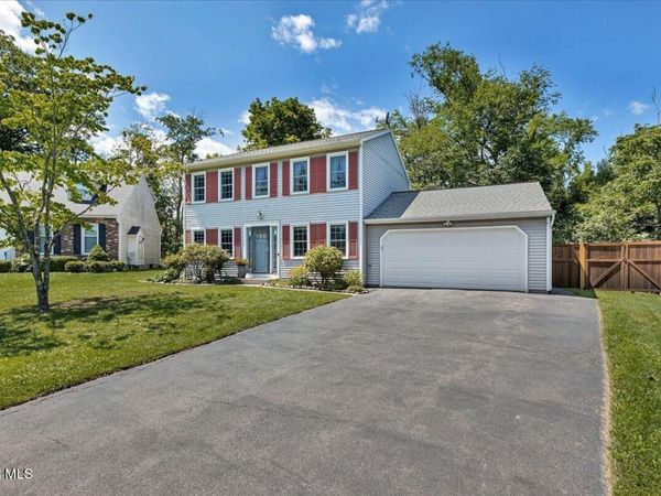 11 Brinker Circle, Glenmont, NY 12077