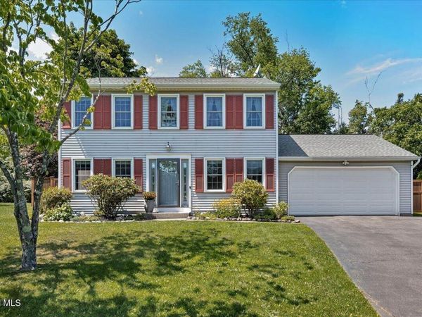 11 Brinker Circle, Glenmont, NY 12077