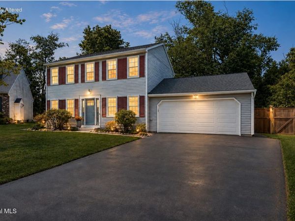11 Brinker Circle, Glenmont, NY 12077