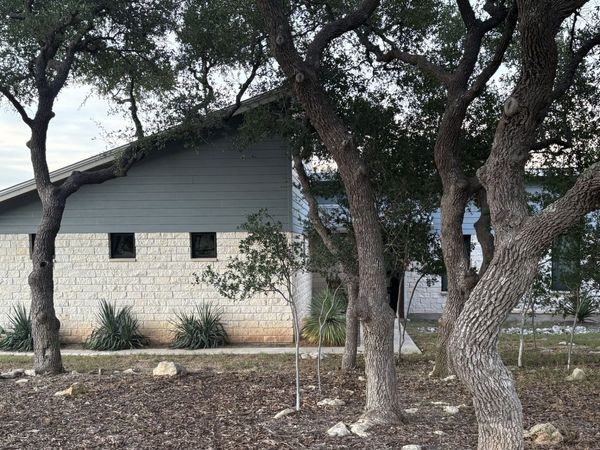 172 BLUFF TRL, Dripping Springs, TX 78620