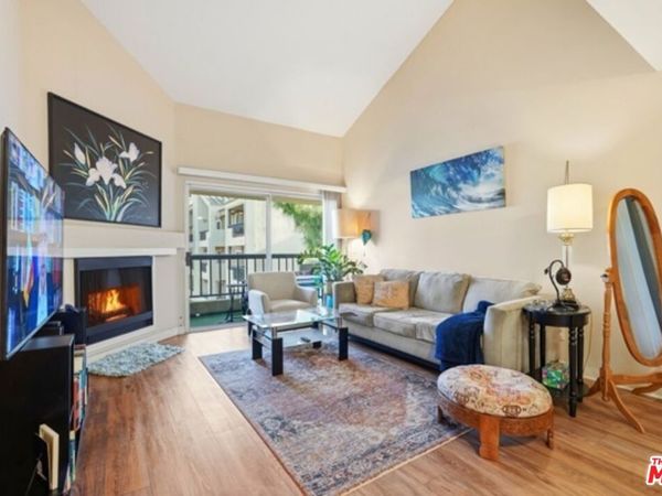21450 Burbank Boulevard , Unit 314, Woodland Hills, CA 91367