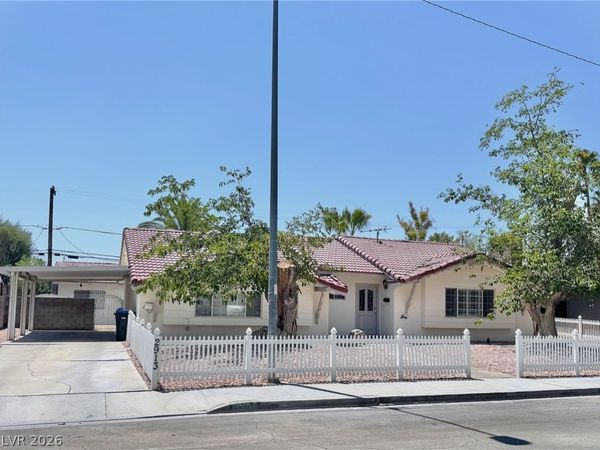 2913 Colanthe Avenue , Las Vegas, NV 89102