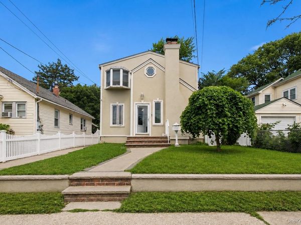 77 Driving Park Avenue , Lynbrook, NY 11563