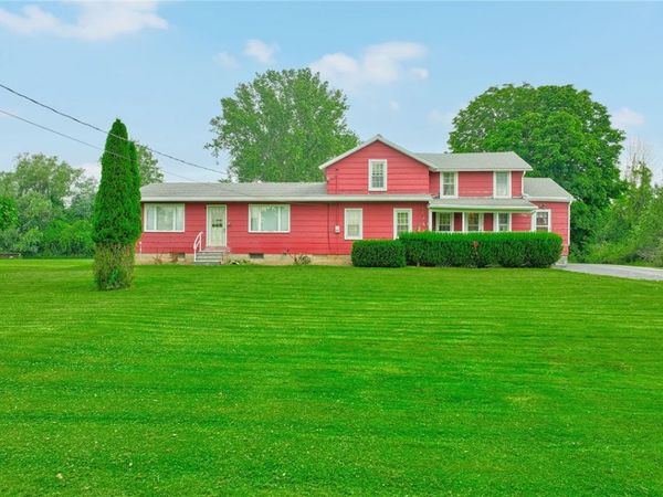1320 N Hamlin Road, Hamlin, NY 14464