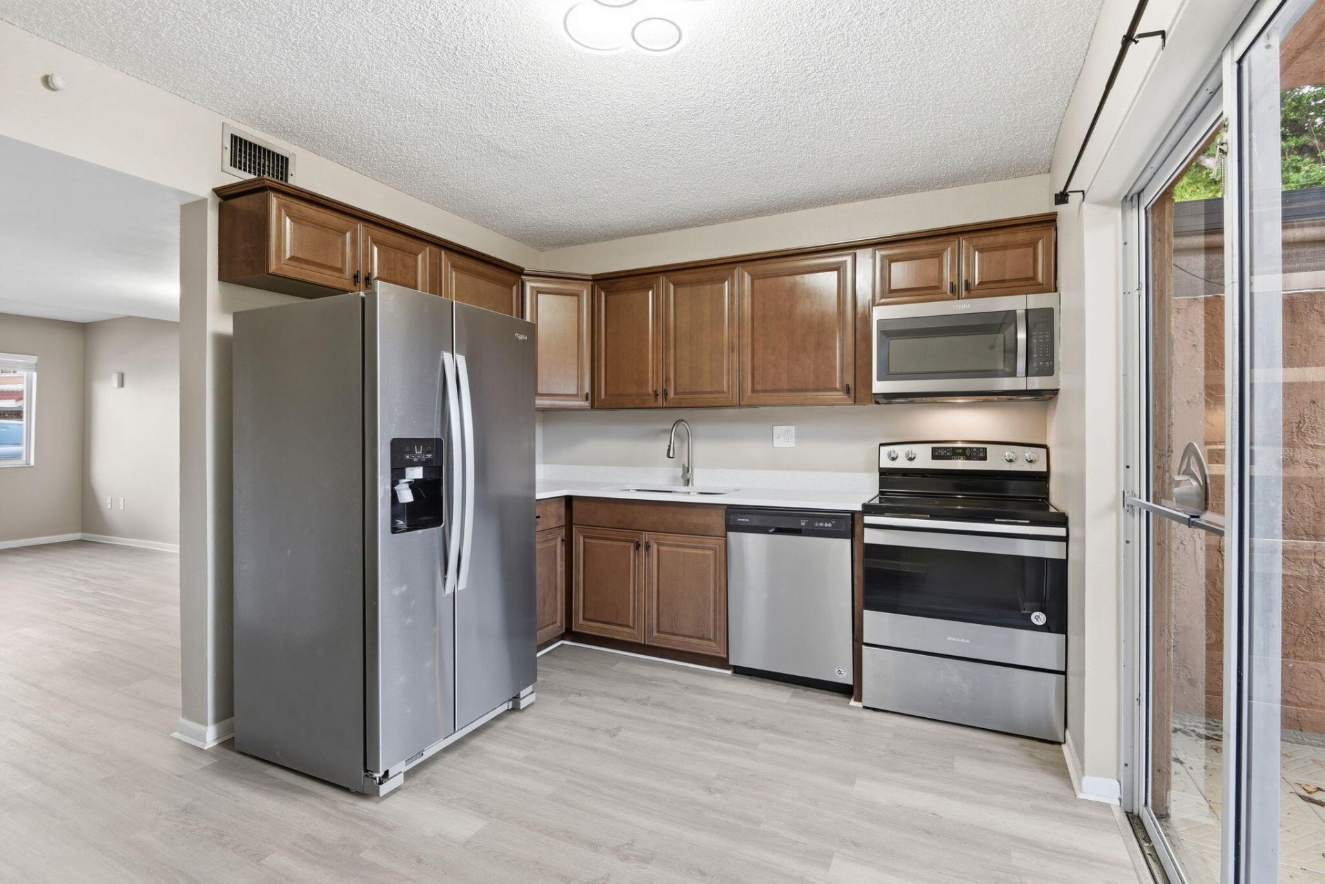 541 NW 82nd, Unit 377, Miami, FL 33126 Photo