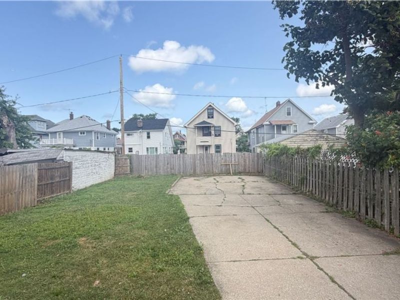 10122 Loretta Avenue, Cleveland, OH 44111 Photo 11