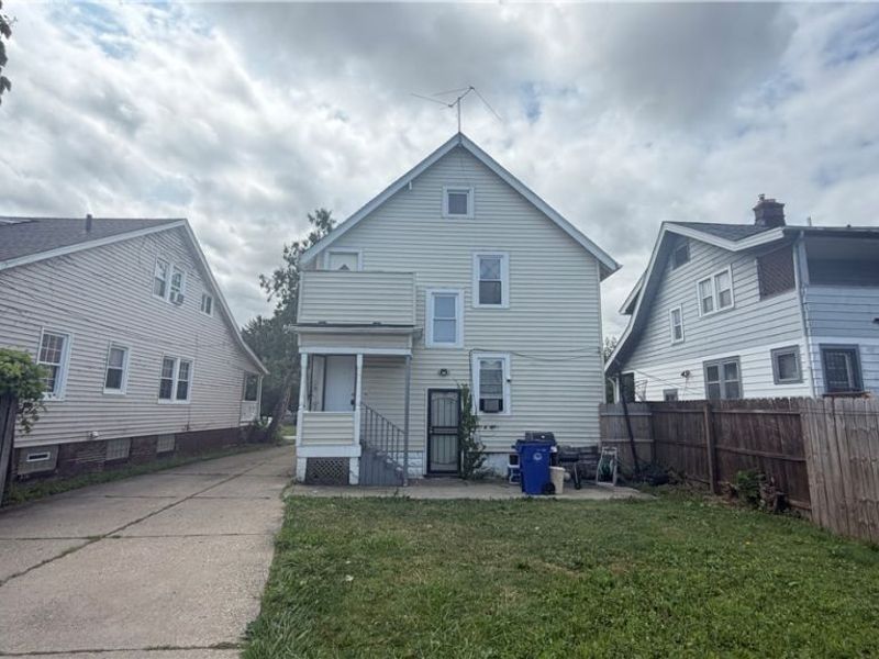10122 Loretta Avenue, Cleveland, OH 44111 Photo 12