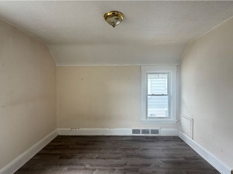 10122 Loretta Avenue, Cleveland, OH 44111 Photo 9