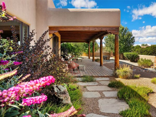 13 Sundance Circle , Santa Fe, NM 87506