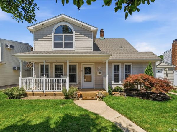 19 Tower Lane , Levittown, NY 11756