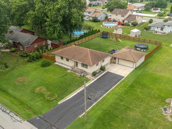 8538 Monfort Drive, St. John, IN 46373