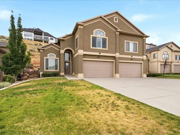 725 EAGLE PASS, North Salt Lake, UT 84054