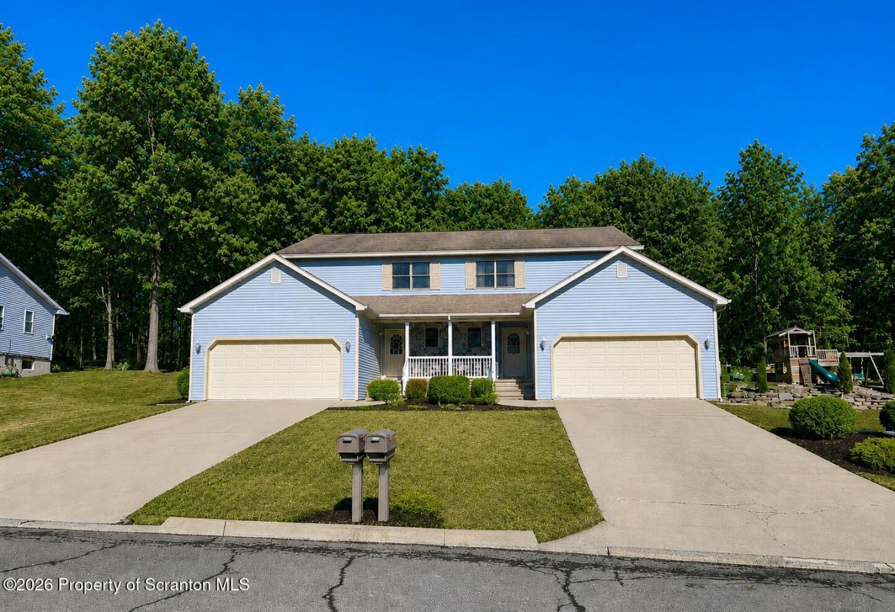 4006 4008 Pondview Drive South Abington Township, PA 