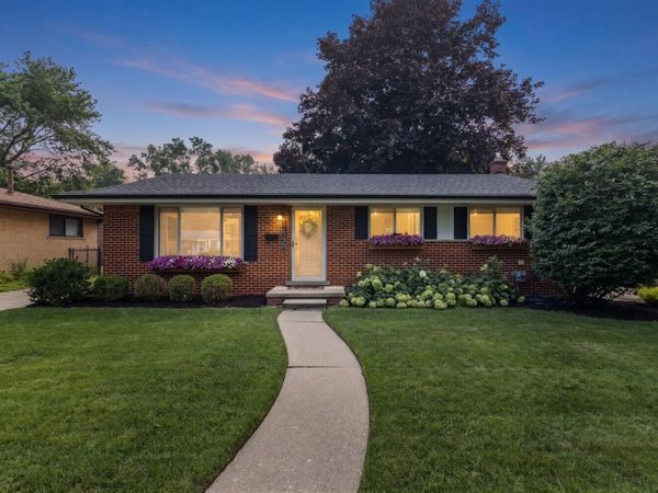 14928 Country Club Drive, Livonia, MI 48154