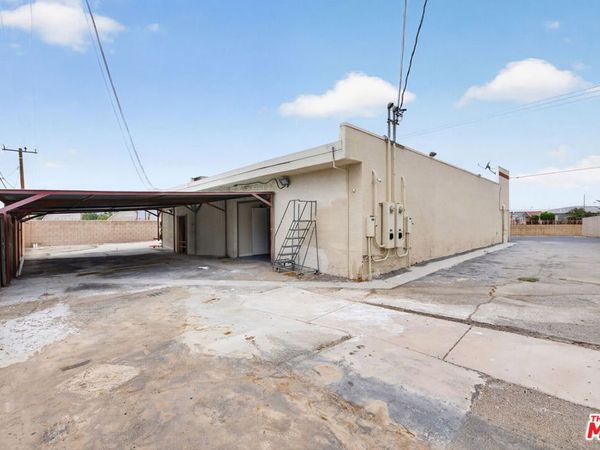 17100 N Indian Canyon Drive , North Palm Springs, CA 92258