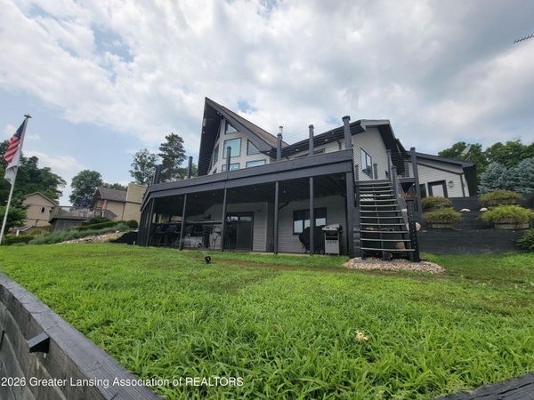 10087 Lakeside Drive, Perrinton, MI 48871