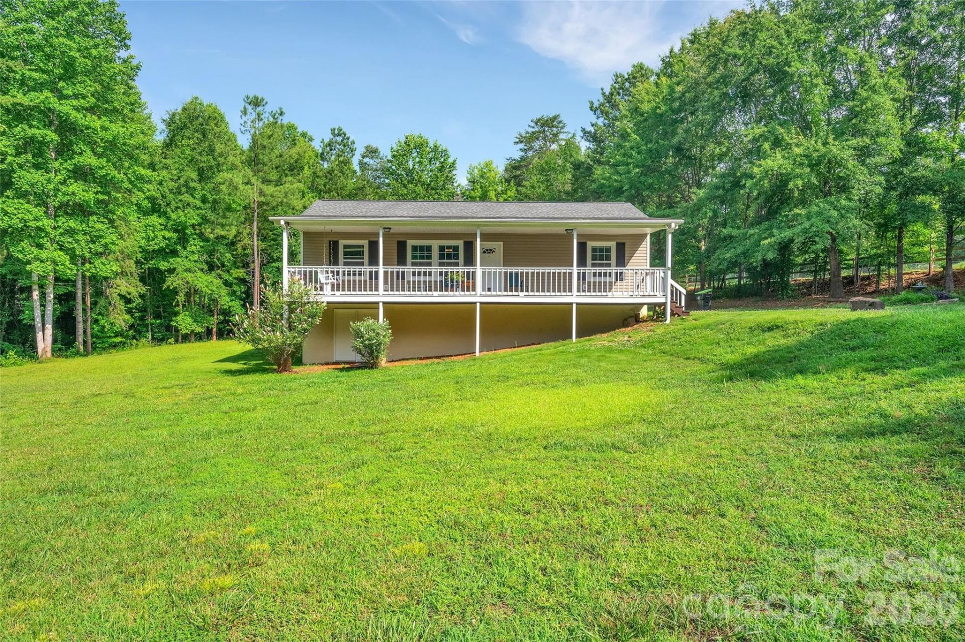 1095 E Prince Road, Landrum, SC 29356 Main Photo