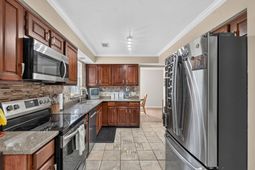 3808 Battleview Court photo 4