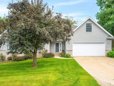 26 GREENBRIAR Road, Mackinaw, IL 61755