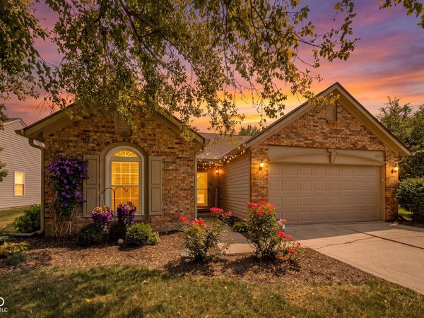 6279 Briargate Drive , Zionsville, IN 46077