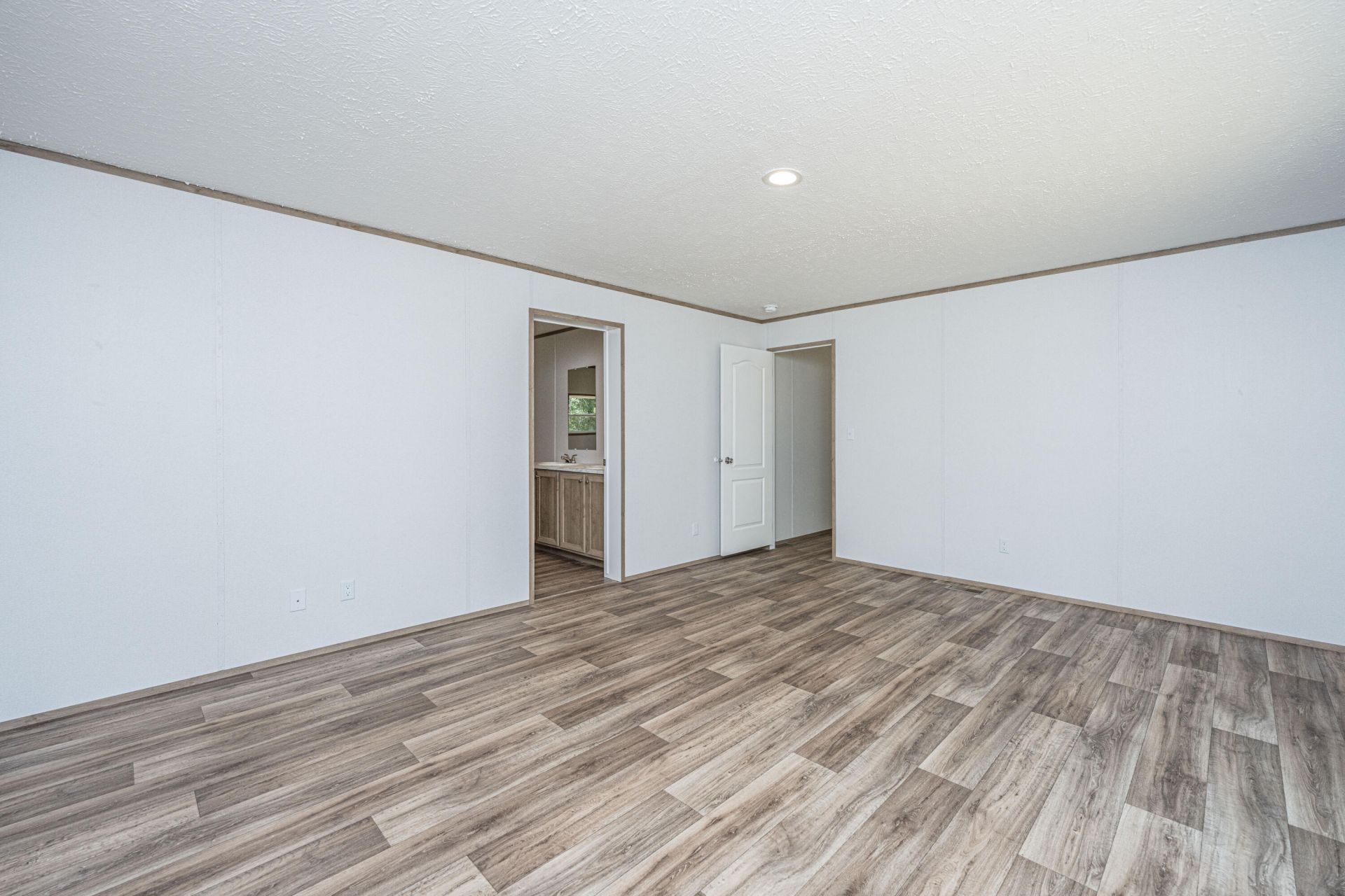 308 Bedford Road Photo 20
