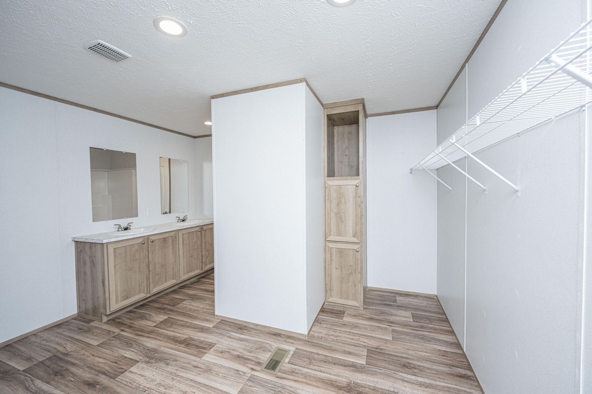 308 Bedford Road Photo 25