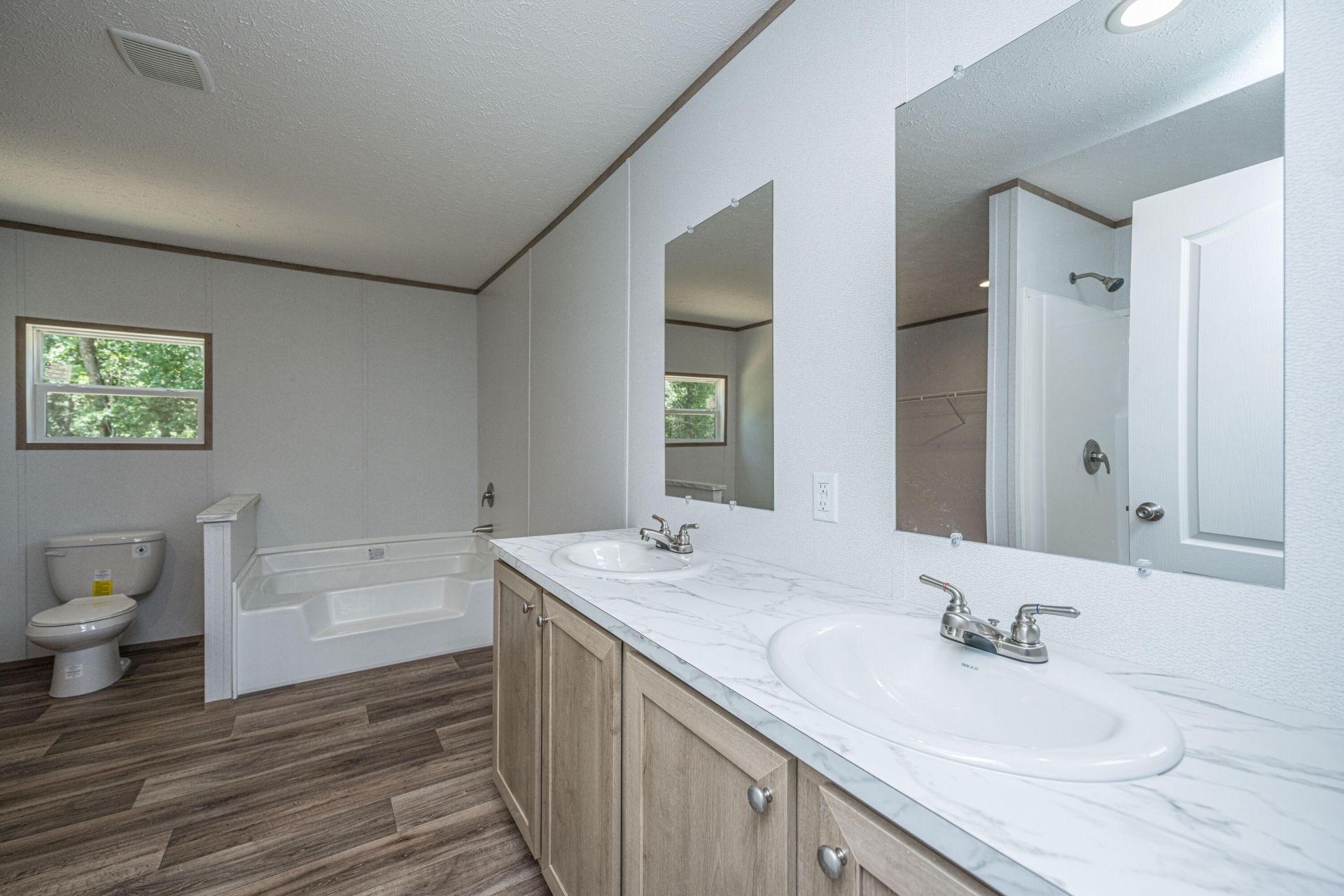 308 Bedford Road Photo 34