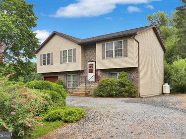 246 SANDHILL ROAD , FLEETWOOD, PA 19522