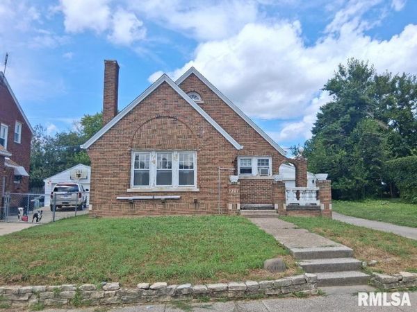 1201 E RICHWOODS Boulevard, Peoria, IL 61603