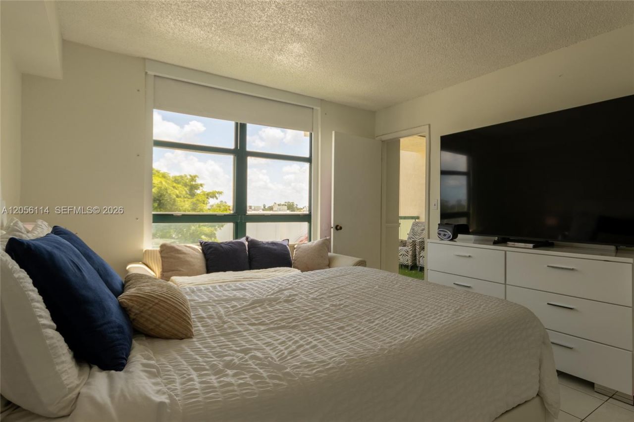 2055 SW 122nd Ave, Unit 406, Miami, FL 33175 Photo