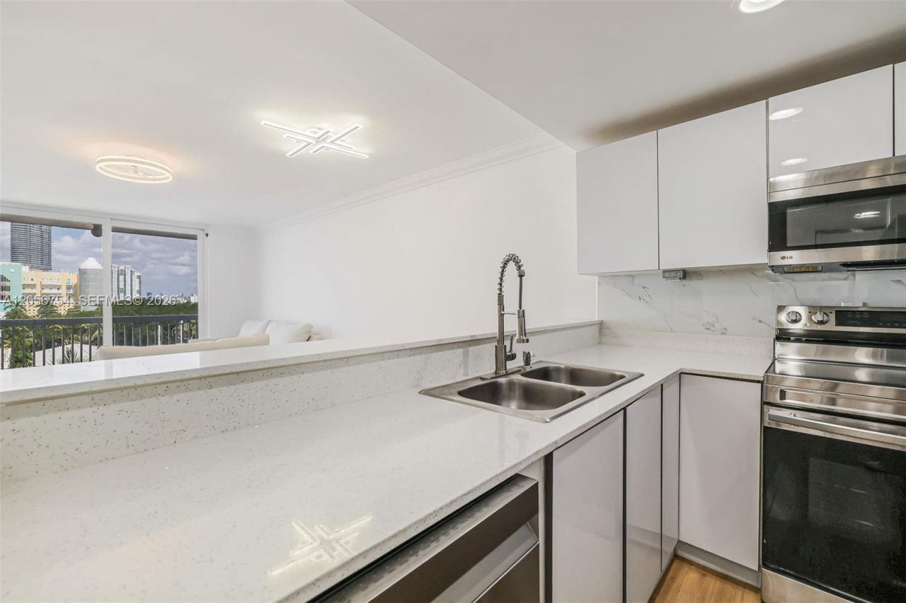 401 Ocean Dr , Unit 602, Miami Beach, FL 33139 Photo