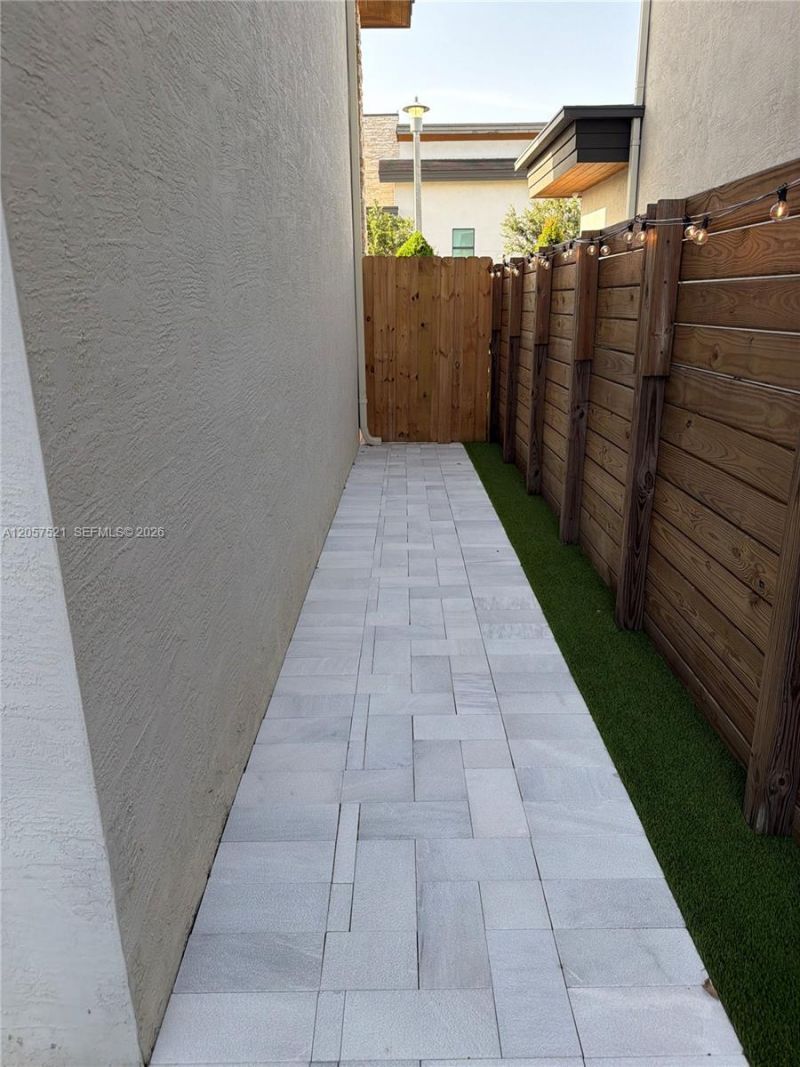 10218 NW 76th Ter , Doral, FL 33178 Photo