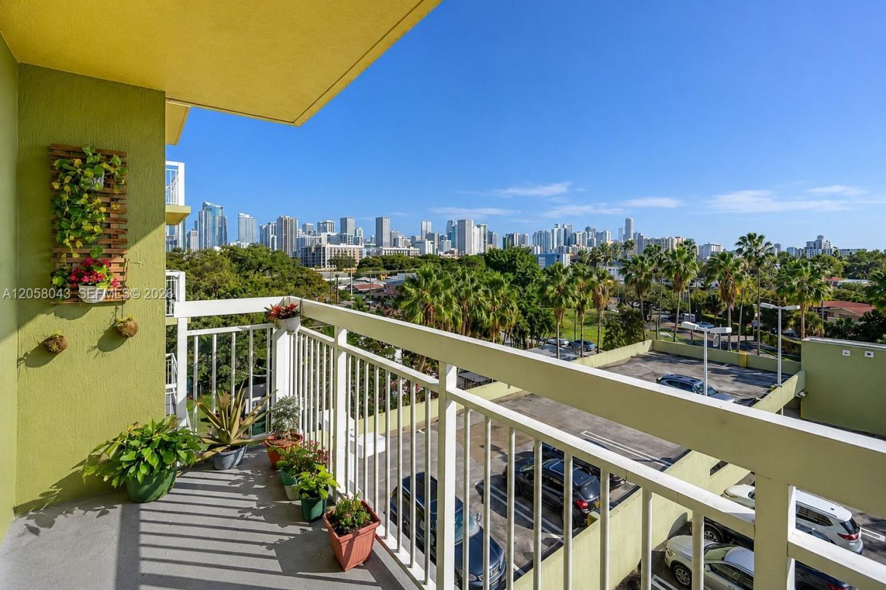 816 NW 11th St , Unit 607, Miami, FL 33136 Photo