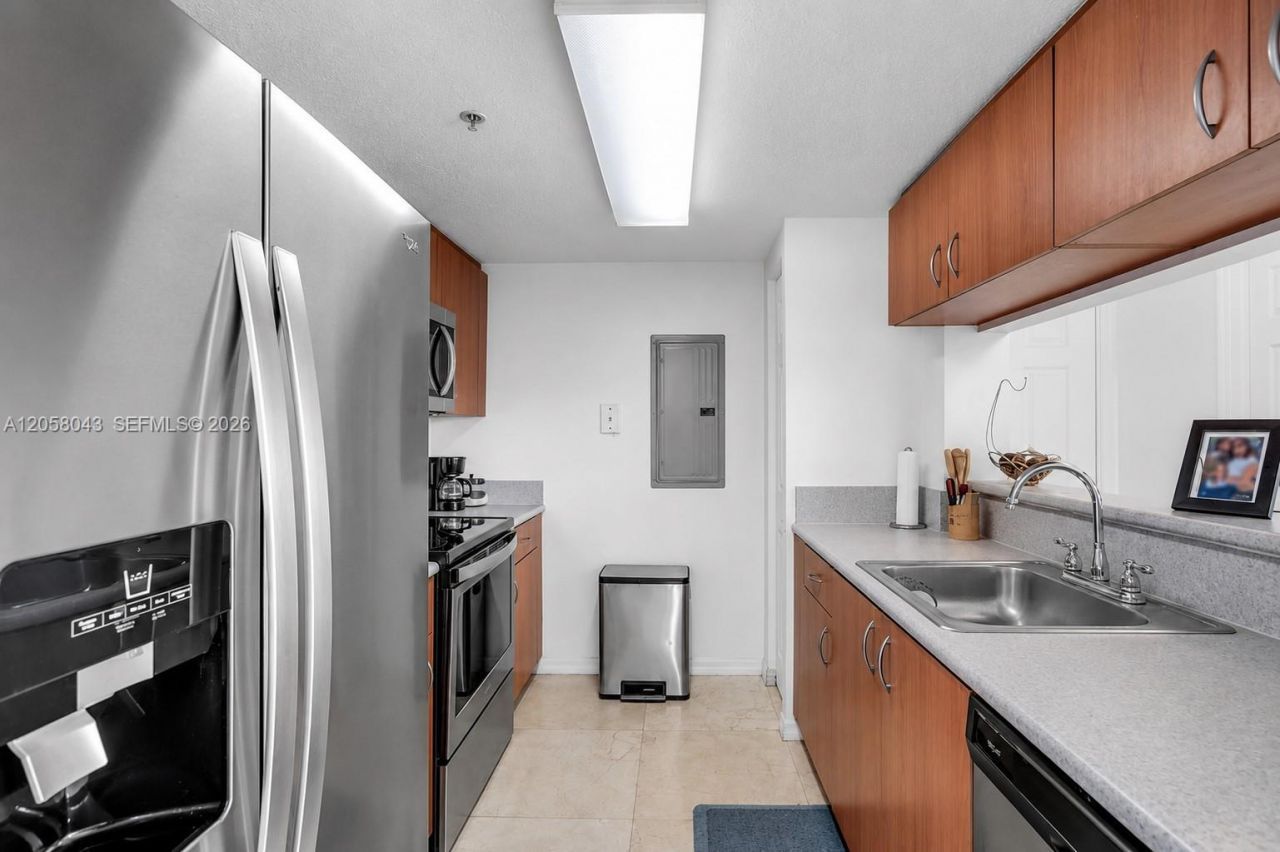 816 NW 11th St , Unit 607, Miami, FL 33136 Photo
