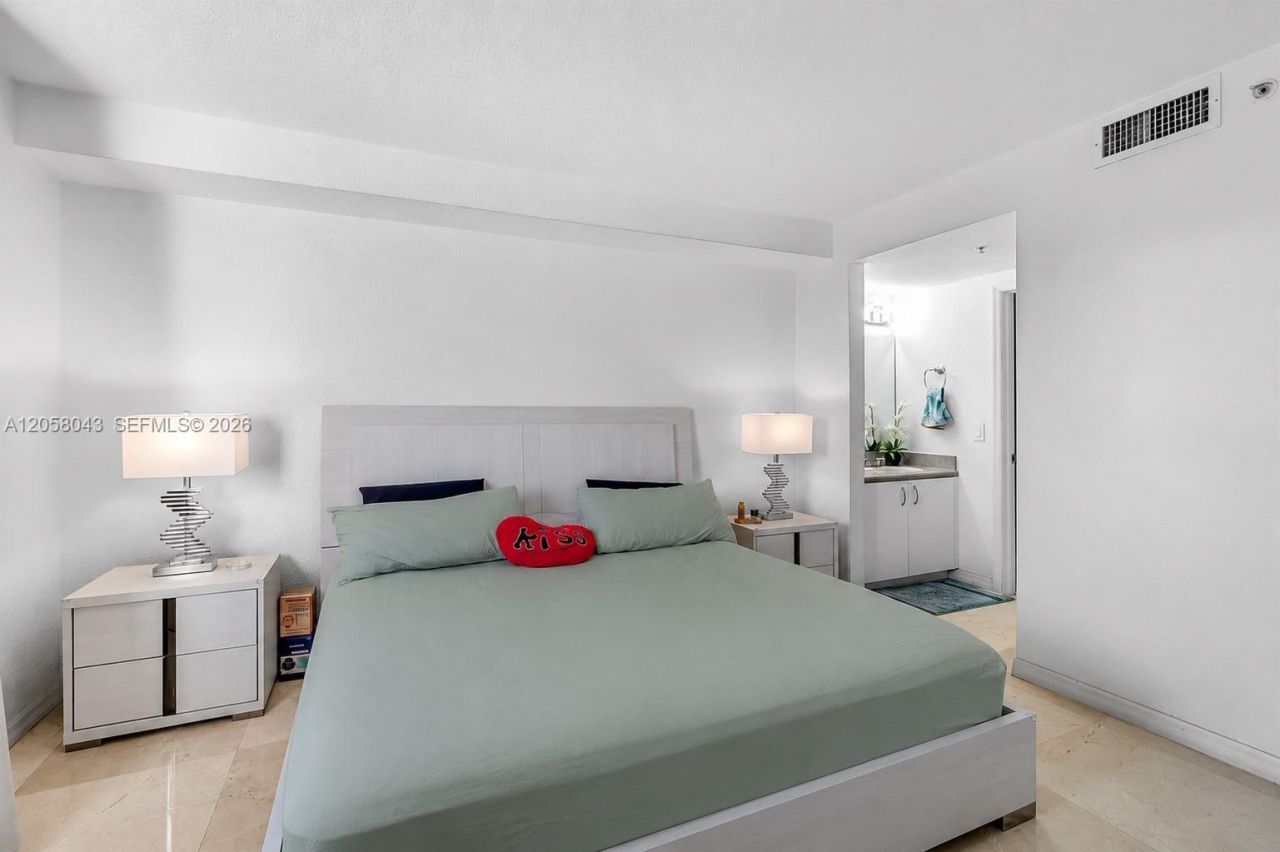 816 NW 11th St , Unit 607, Miami, FL 33136 Photo